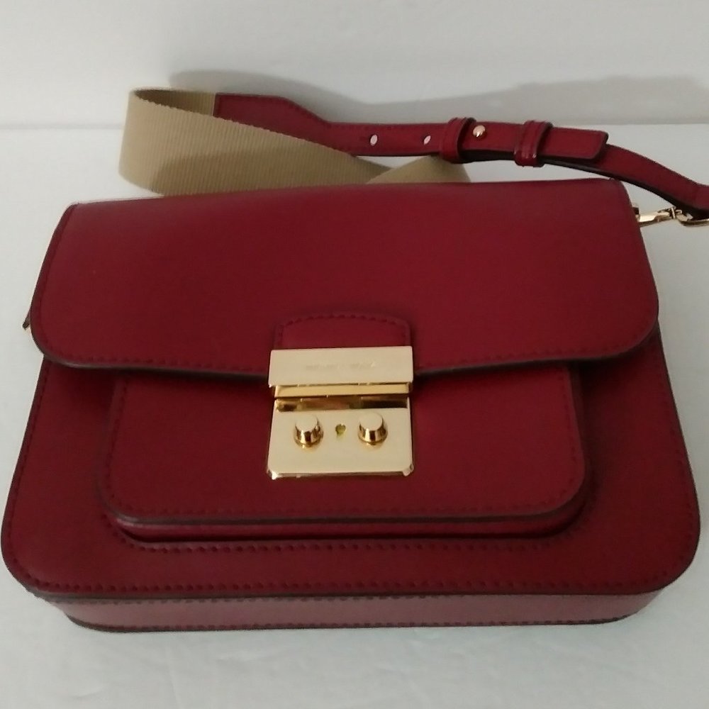 Michael Kors Bradshaw Burgundy Medium Leather Pocket Camera Cross-body